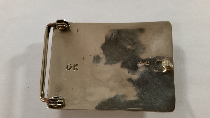DK buckle back