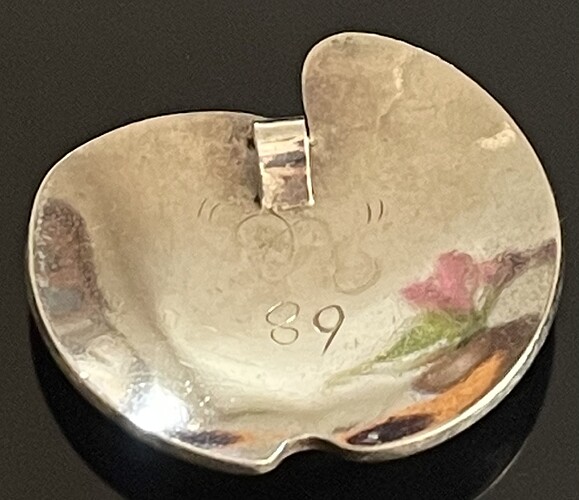 Back_of_mystery_pendant
