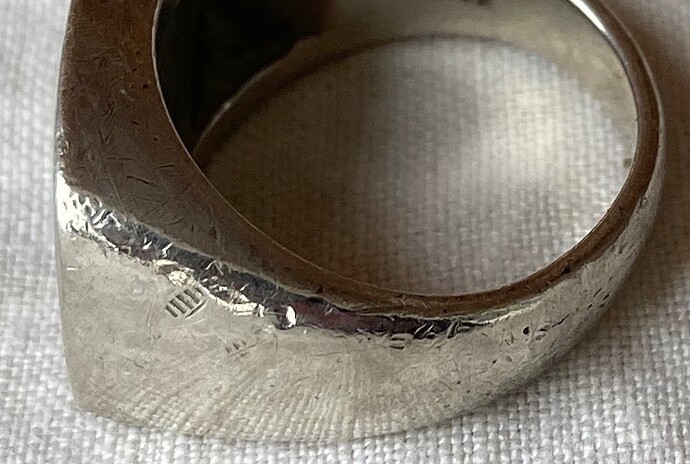 WEAR DETAIL SIDE
