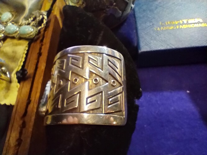 CLOUD MOUNTAIN T CUFF 07