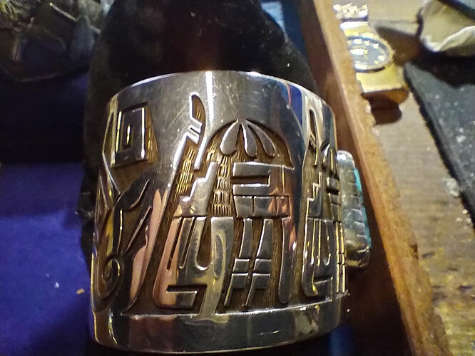 CLOUD MOUNTAIN T CUFF 03