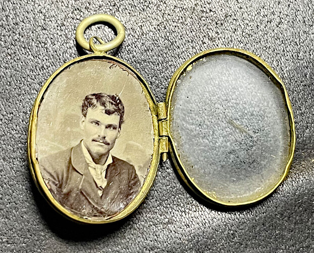12 locket 2