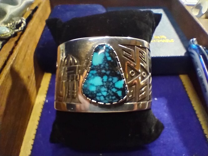 CLOUD MOUNTAIN T CUFF 01